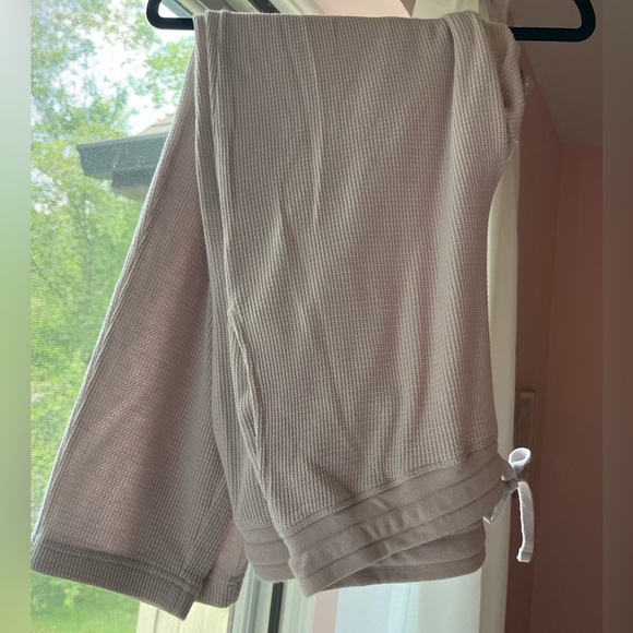 Aritzia TNA Waffle Joggers - Picture 2 of 5